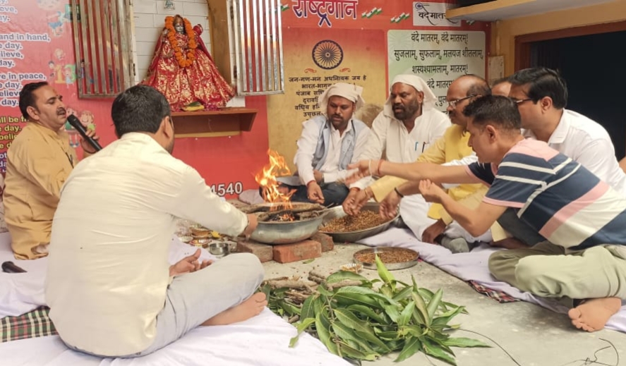 विधायक ने हवन पूजन कर किया नए शैक्षिक सत्र का शुभारंभ किया